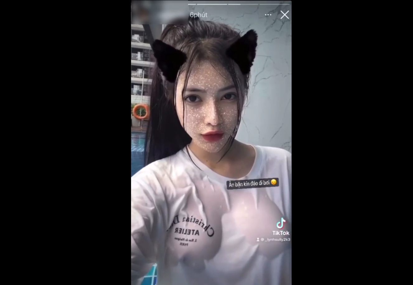 Idol tiktoker Thu Uyên vn show hàng trước khi đi tắm
